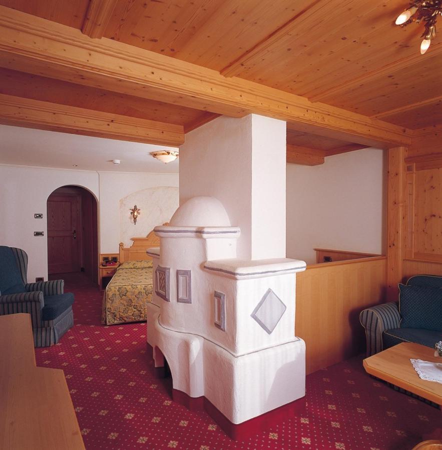 Alpen Hotel Corona Vigo di Fassa Buitenkant foto