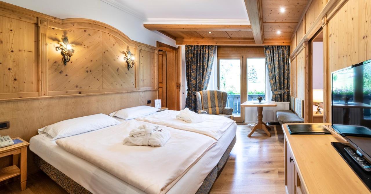 Alpen Hotel Corona Vigo di Fassa Buitenkant foto