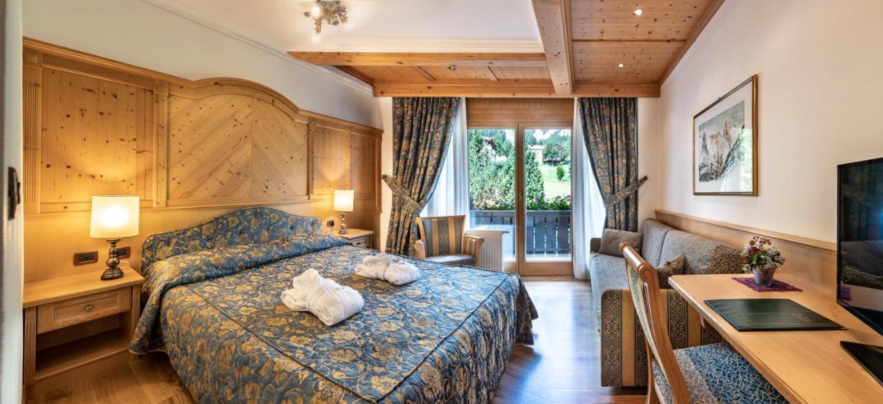 Alpen Hotel Corona Vigo di Fassa Buitenkant foto