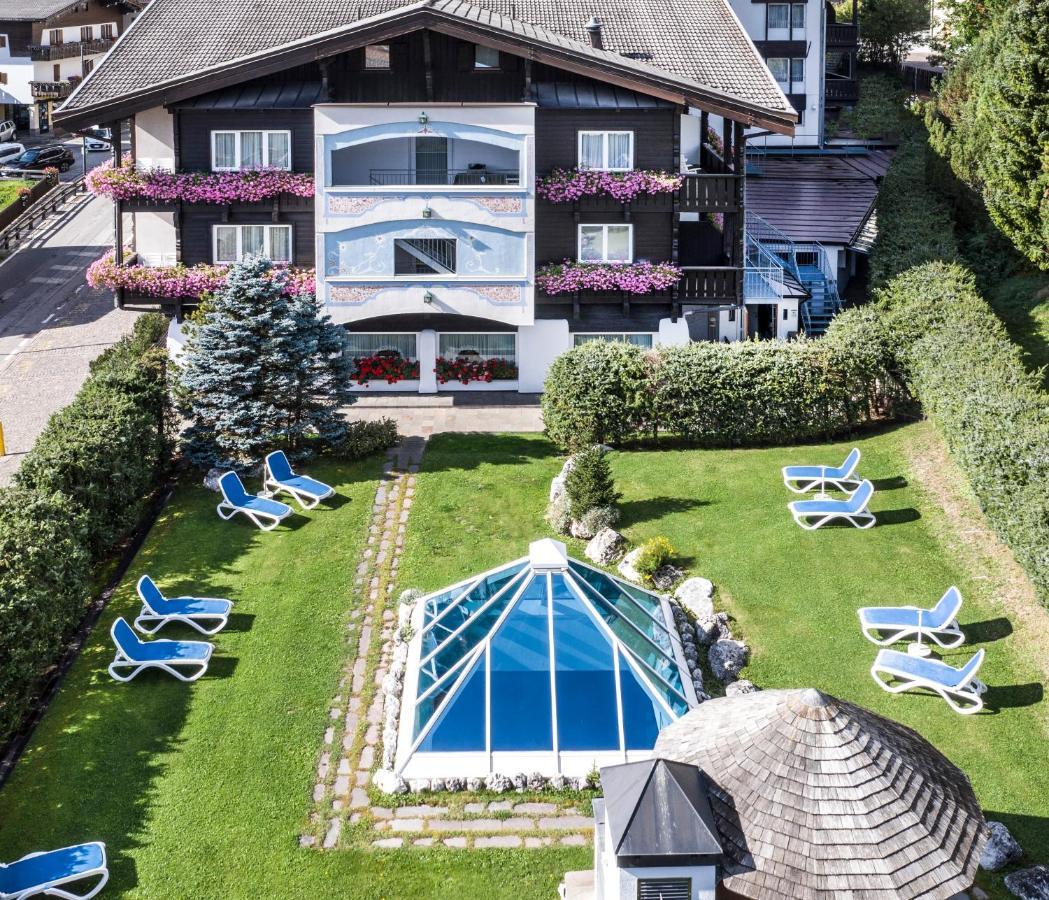 Alpen Hotel Corona Vigo di Fassa Buitenkant foto