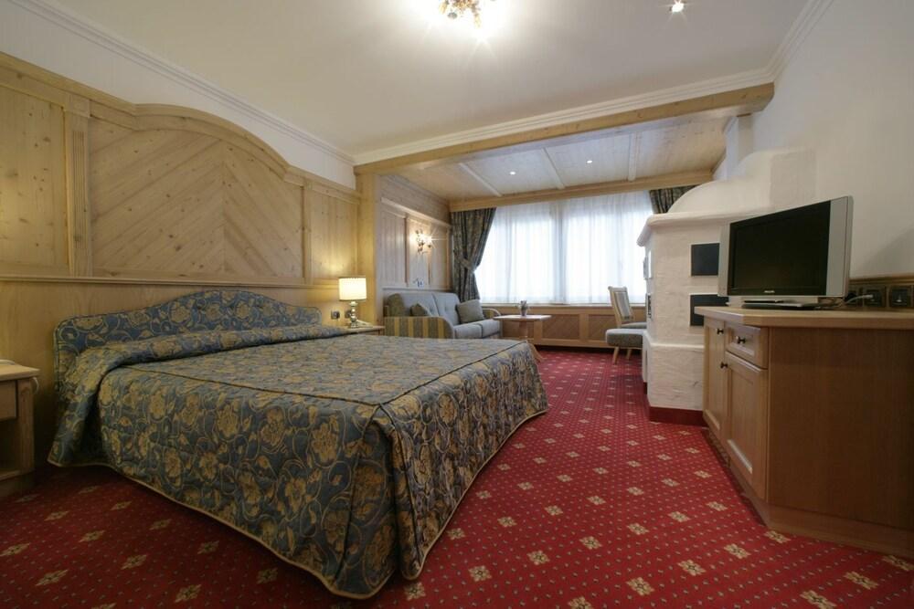 Alpen Hotel Corona Vigo di Fassa Buitenkant foto