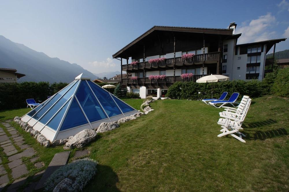 Alpen Hotel Corona Vigo di Fassa Buitenkant foto