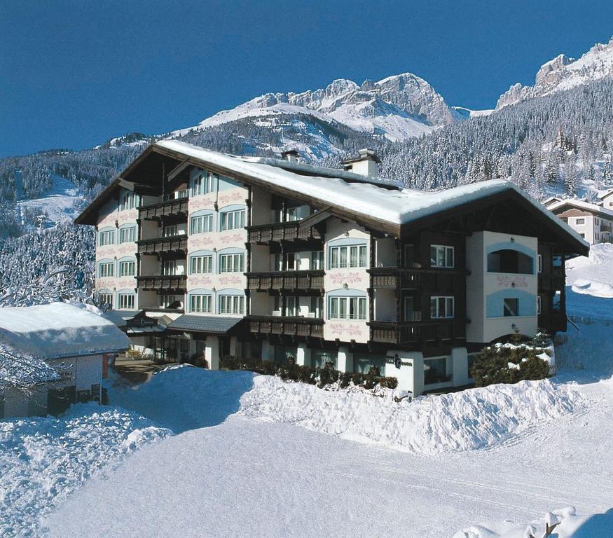 Alpen Hotel Corona Vigo di Fassa Buitenkant foto