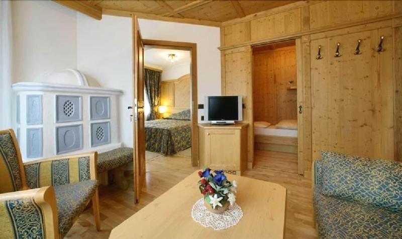 Alpen Hotel Corona Vigo di Fassa Buitenkant foto