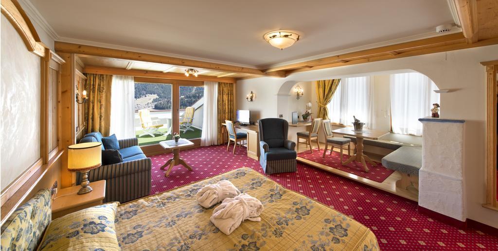 Alpen Hotel Corona Vigo di Fassa Kamer foto