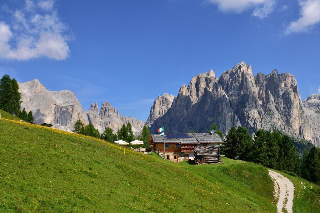 Alpen Hotel Corona Vigo di Fassa Buitenkant foto