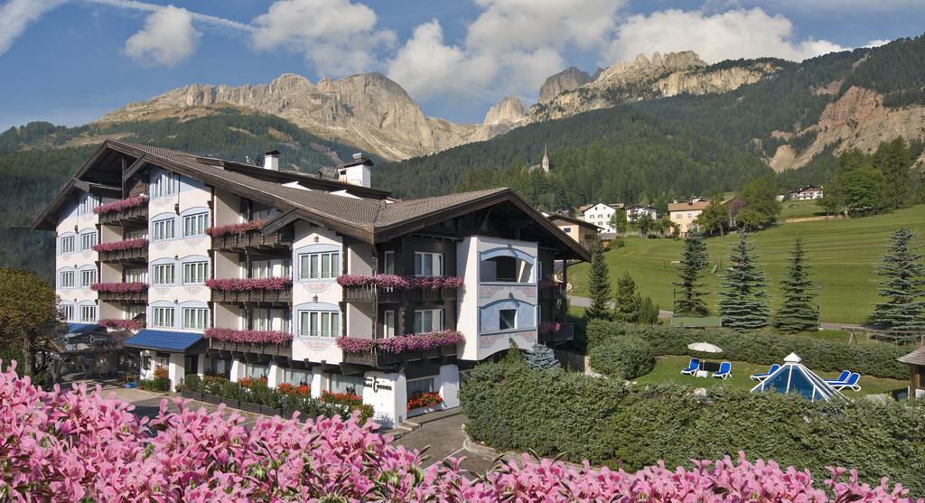 Alpen Hotel Corona Vigo di Fassa Buitenkant foto