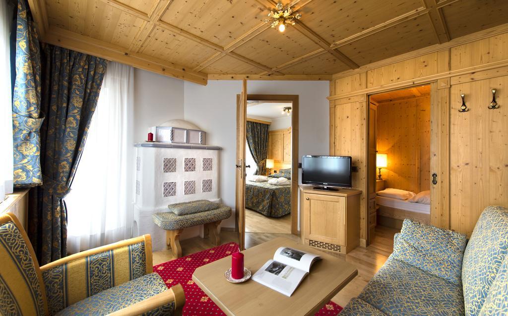 Alpen Hotel Corona Vigo di Fassa Buitenkant foto