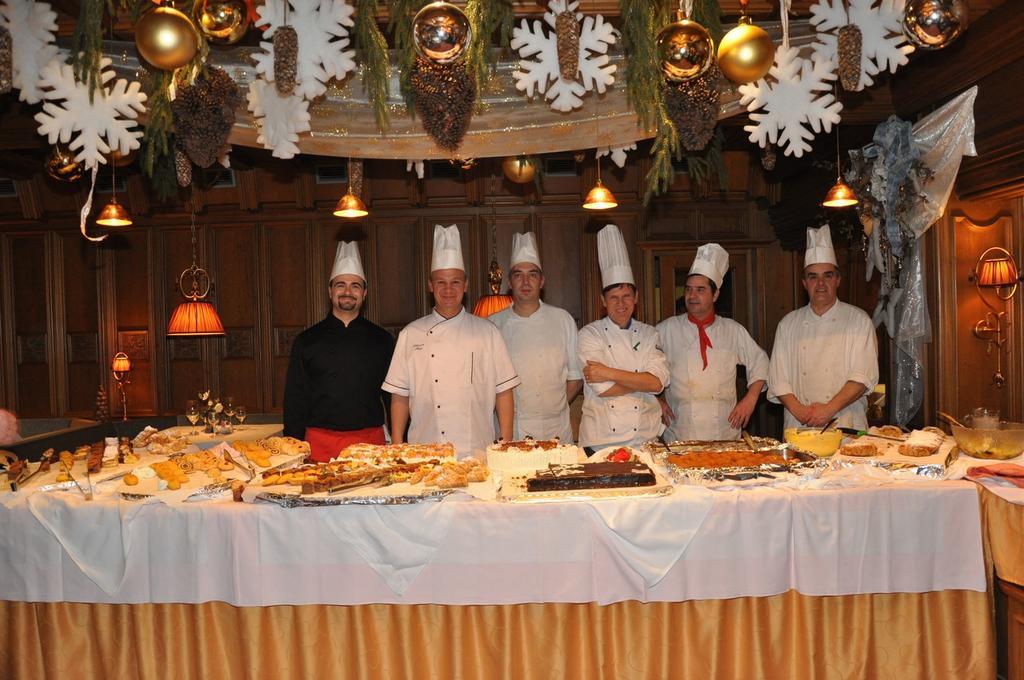 Alpen Hotel Corona Vigo di Fassa Buitenkant foto
