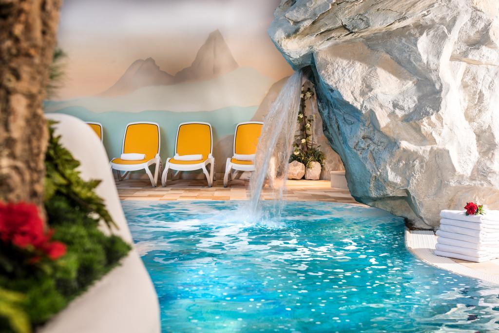 Alpen Hotel Corona Vigo di Fassa Buitenkant foto